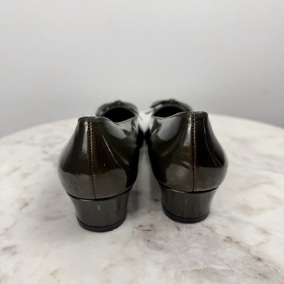 Salvatore Ferragamo Boutique Patent Leather Bow Pump Olive Green Size 6 - Picture 5 of 11